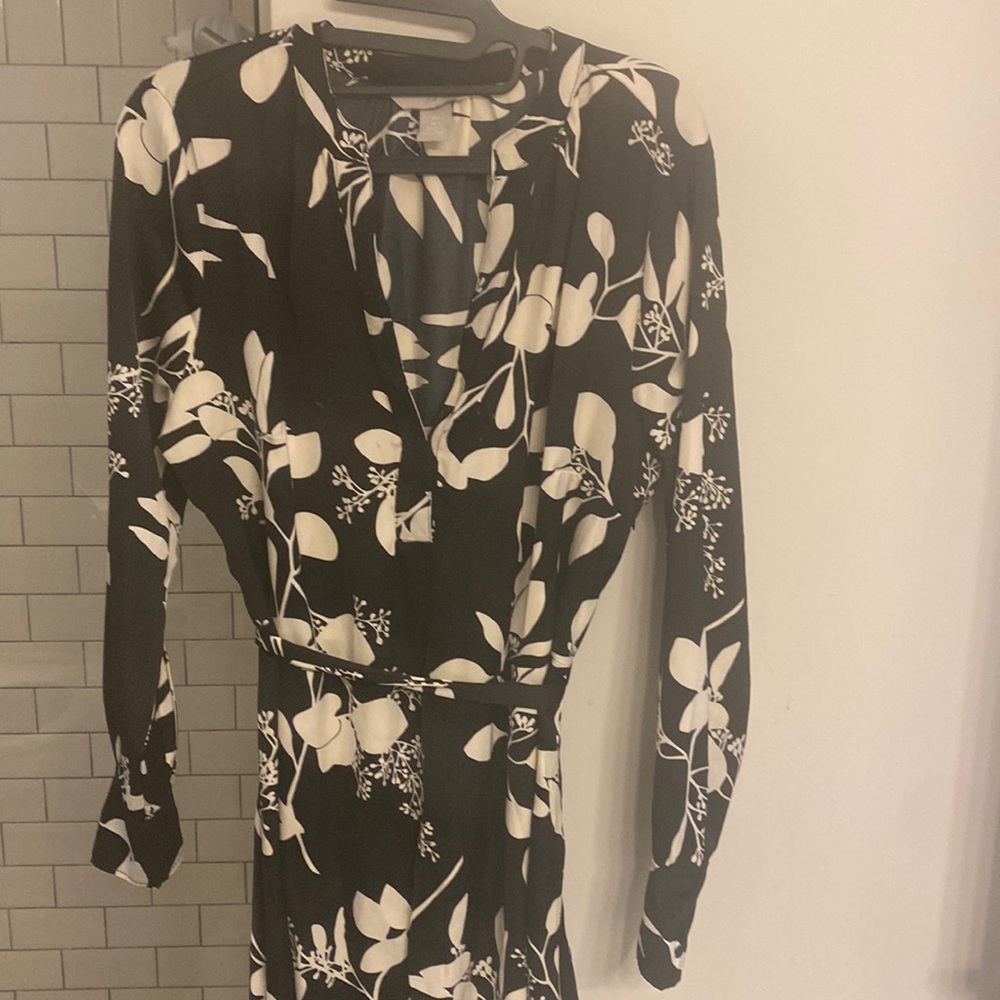 H&M cream and black patterned long sleeve midi-dress